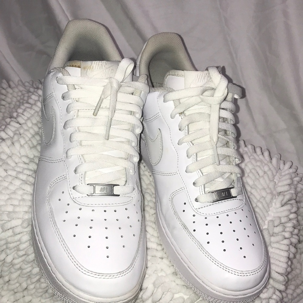 Men’s athletic shoes